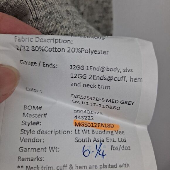 Gap Mens V neck sweater NWOT - Picture 5 of 9